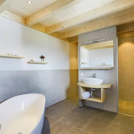 Hidden Retreats Alpine Edge דירה