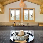 Hidden Retreats Alpine Edge Appartement *