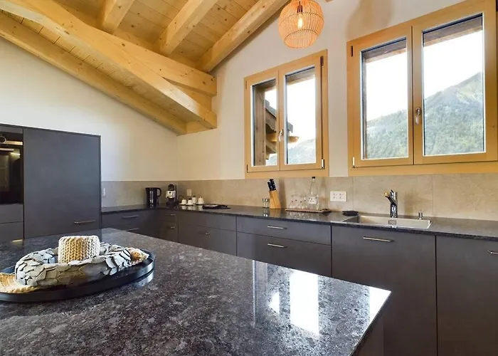 Hidden Retreats Alpine Edge شقة