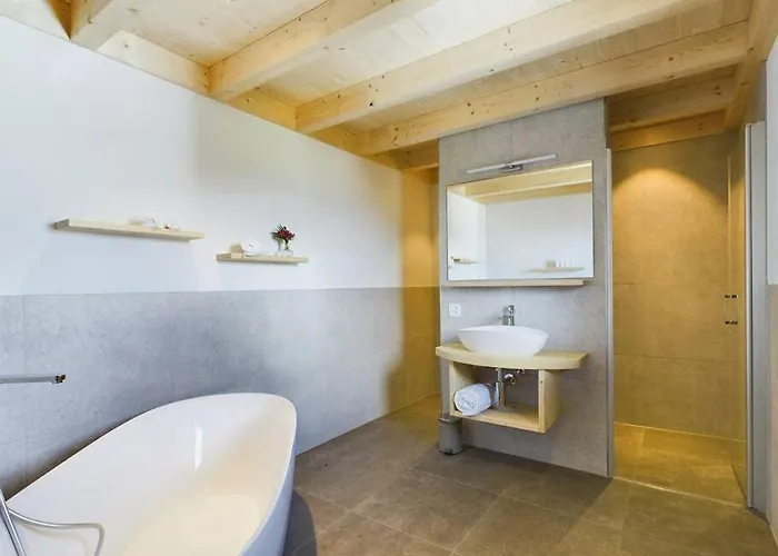 Hidden Retreats Alpine Edge شقة